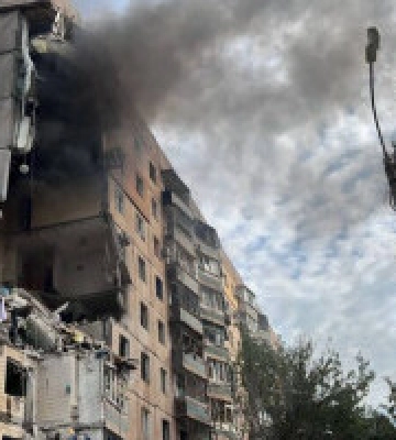 Окупанти вдарили двома ракетами по Кривому Рогу: щонайменше дві людини загинули та 20 постраждало (фото, відео)