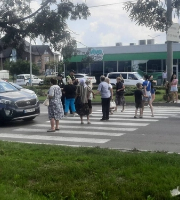 У Луцьку люди перекрили рух транспорту на Львівській 