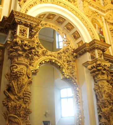 У Полтаві провели ексклюзивну екскурсію на 40-метрову дзвіницю Свято-Успенського собору і зібрали кошти на ЗСУ