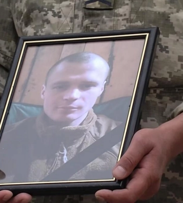 З Луганщини переїхав у Рівне: На майдані Незалежності прощалися з захисником Андрієм Піскловим (ВІДЕО)