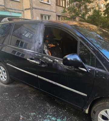 У Києві двоє рецидивістів спалили авто боржника (ФОТО)