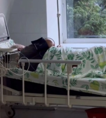 Стан пацієнта - загрозливий для життя: побитого комунальника перевезли до лікарні в Луцьку