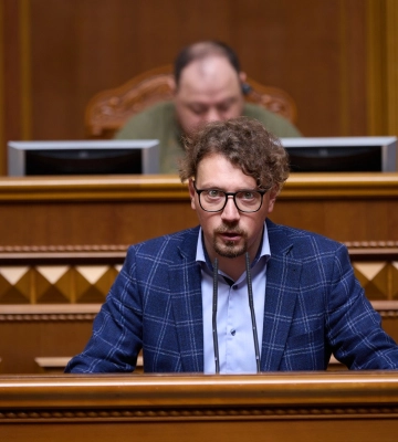 Рада ухвалила закон про оплату праці держслужбовців: що зміниться