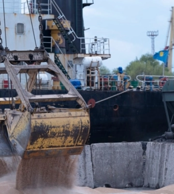 Forbes: три іноземні судна прийшли в український порт
