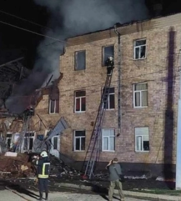 Пораненого внаслідок нічної атаки на Харків охоронця госпіталізували - ОВА