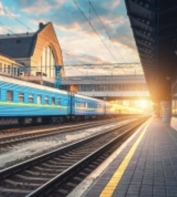 Через ворожі обстріли затримуються потяги