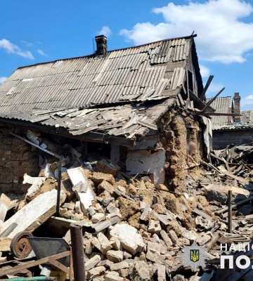 Поранені цивільні та зруйновані житлові будинки: російські окупаційні війська обстріляли Сумщину та Донеччину