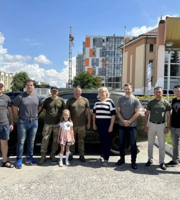 Волонтери з Вараша придбали автівку для ЗСУ