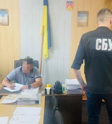 6 тисяч доларів за перетин кордону: СБУ затримала посадовця військкомату на Полтавщині