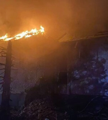 На Киевщине в результате атаки вражеских дронов вспыхнул пожар в частном доме