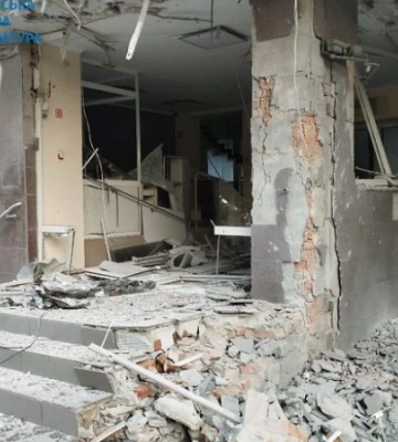 Окупанти вдарили вночі по житловому кварталу Херсона, двоє поранених