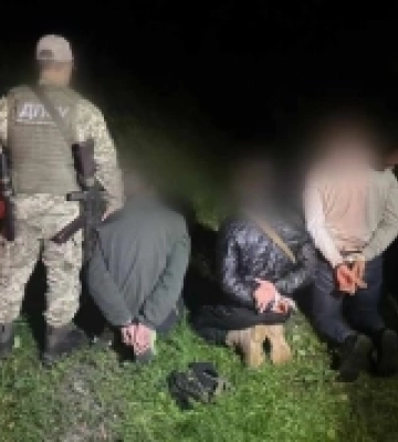 На околиці Ділового на Рахівщині затримали двох переправників із ухилянтом