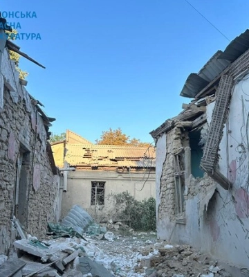 Вночі російські війська обстріляли Херсон: дві людини поранені