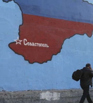 У Криму знову повідомляють про вибухи, перекрито Керченський міст