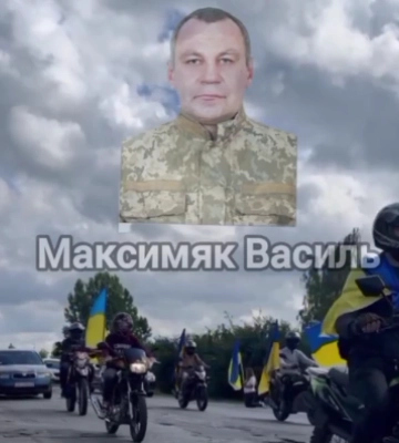 На Волині навколішки, із квітами та прапорами зустріли полеглого Героя Василя Максимяка. Відео
