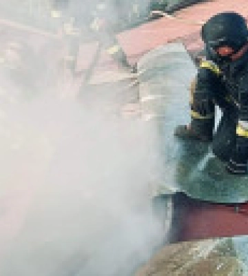 Окупанти знову обстріляли собор у Херсоні під час гасіння пожежі, поранені рятувальники