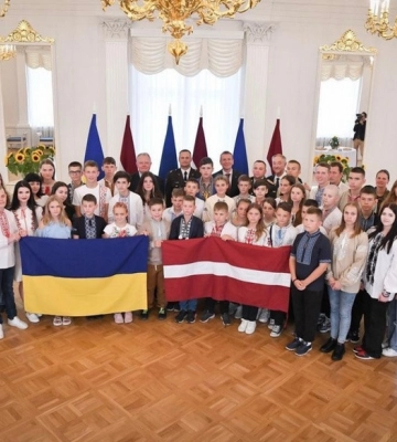 Президент Латвії зустрівся з дітьми українських військових