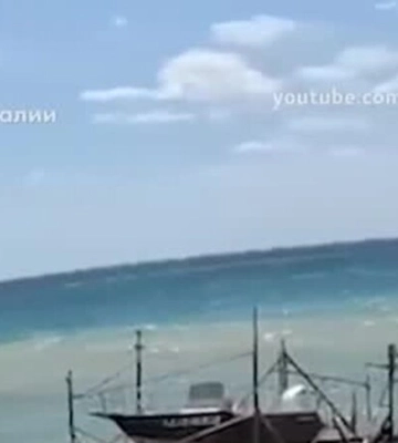 Полупустые пляжи и пробки: курортный сезон в Крыму (видео)