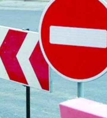 На вулиці Максименка обмежили рух транспорту через аварію водогону