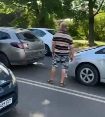 У Луцьку на вулиці Глушець у напрямку Рованців трапилася аварія - зіткнулися три автівки.