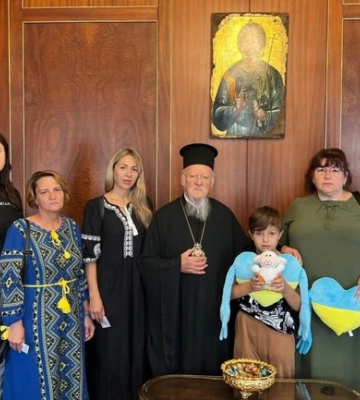 Патриарх Варфоломей провел встречу с родными пленных защитников Мариуполя