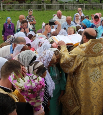 На Волині митрополит Михаїл молився у храмі релігійної громади, яка перейшла до ПЦУ