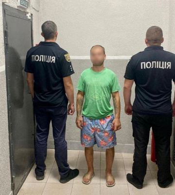 В Ужгороді затримали раніше судимого зловмисника, який у квартирі товариша жорстоко вбив свою знайому