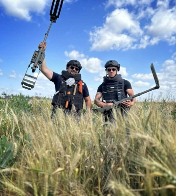 Закарпатські рятувальники 4 місяці розміновували територію Снігурівки, що на Миколаївщині