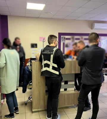 Обіцяли 12 тисяч євро за відмову від дитини: В Україні викрили злочинне угрупування, яке продавало новонароджених іноземцям