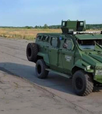 Волонтери передали ЗСУ ексклюзивну бронемашину (Фото)