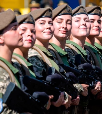 Україна стала третьою країною у світі, де жінки-військовослужбовиці отримають жіночу форму