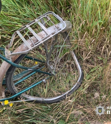 На Вінниччині внаслідок наїзду легковика помер у лікарні старенький велосипедист (ФОТО)