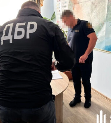 На Дніпропетровщині викрили працівника колонії, який обіцяв в&#039;язню випустити його раніше