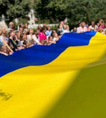 Розгорнули синьо-жовте полотнище й заспівали «Червону калину»
