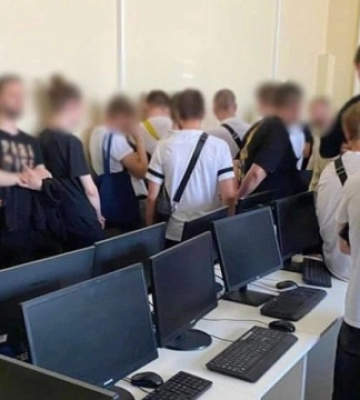 На Подолі викрили незаконну діяльність кол-центру