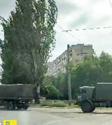Вантажівки з БК і танки: помічено перекидання техніки РФ в бік Бердянська (ВІДЕО)
