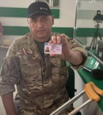 Перше водійське посвідчення в автошколі для людей з інвалідністю отримав захисник
