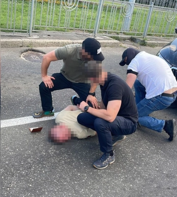 В Киеве задержали военкома, который помогал мужчинам бежать за границу. Фото и видео