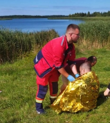 Знесилився та не міг повернутися: на Волині в озері ледь не втопився чоловік