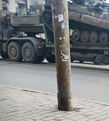 Вантажівки з БК і танки: помічено перекидання техніки РФ в бік Бердянська (ВІДЕО)