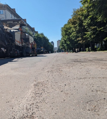 У центрі Черкас міняють асфальт