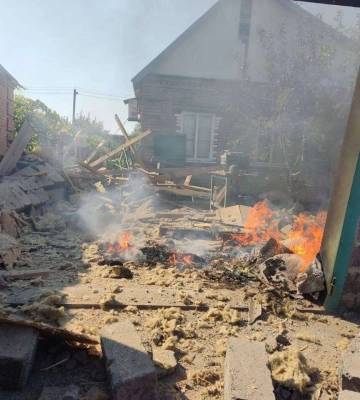 Окупанти з важкої артилерії обстріляли Нікополь, є руйнування (ФОТО)