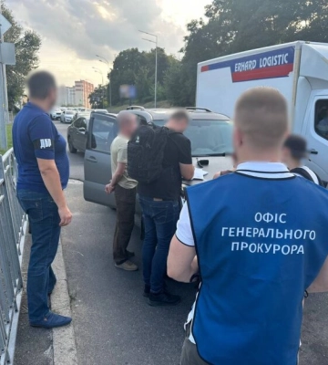 В Киеве задержали военкома, который помогал мужчинам выезжать за границу