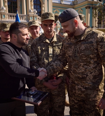 Штурмовики-«едельвейси» поповнили президентську колекцію шевроном своєї бригади