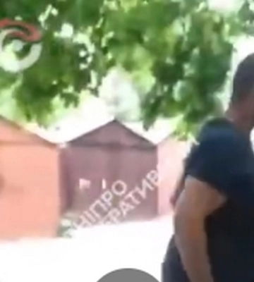 У Дніпрі дорослий чоловік розбив хлопчикові носа (ВІДЕО)