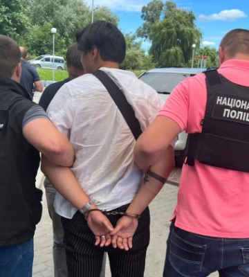 5 500 евро за побег из Украины: во Львовской области задержали продавца фейковых документов