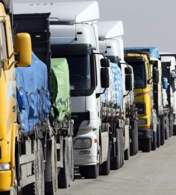 У Києві через спеку ввели обмеження руху вантажівок