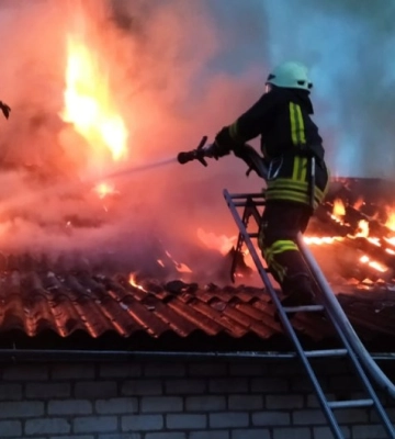 Блискавка влучила в міну й пошкодила дорогу на Волині