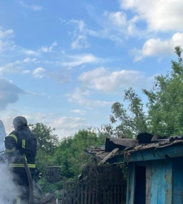 ОВА: снаряди армії РФ зруйнували приватний будинок на Харківщині, загинула жінка