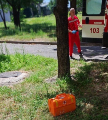 На Полтавщині з вікна багатоповерхівки випав чоловік: він загинув на місці